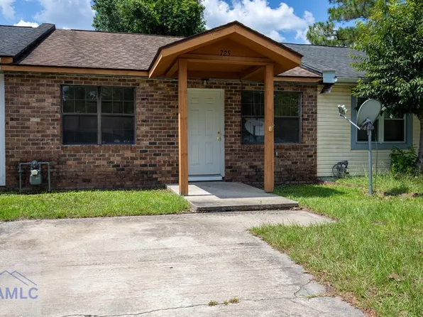 725 Sharon St, Hinesville, GA 31313