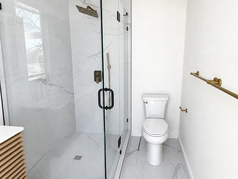 546 Saratoga St #3R — Photo 9