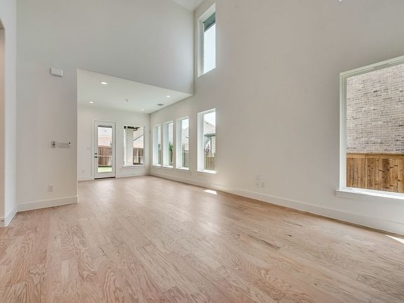 4th image of 1736 Tallwich Dr