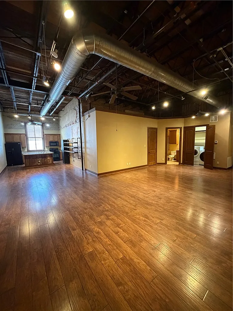1 bed, 1400 sqft, $1,500 — Photo 4