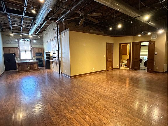 4th image of 211 N Main St APT 23
