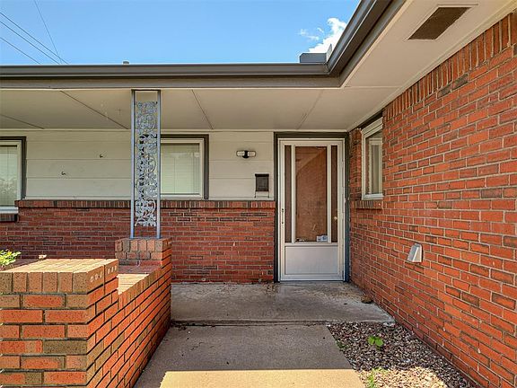 5th image of 136 Elwood Dr