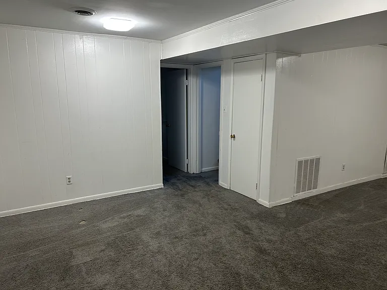 313 Sparta St — Photo 16