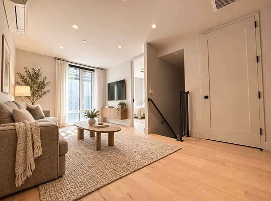 Living room, photo 1