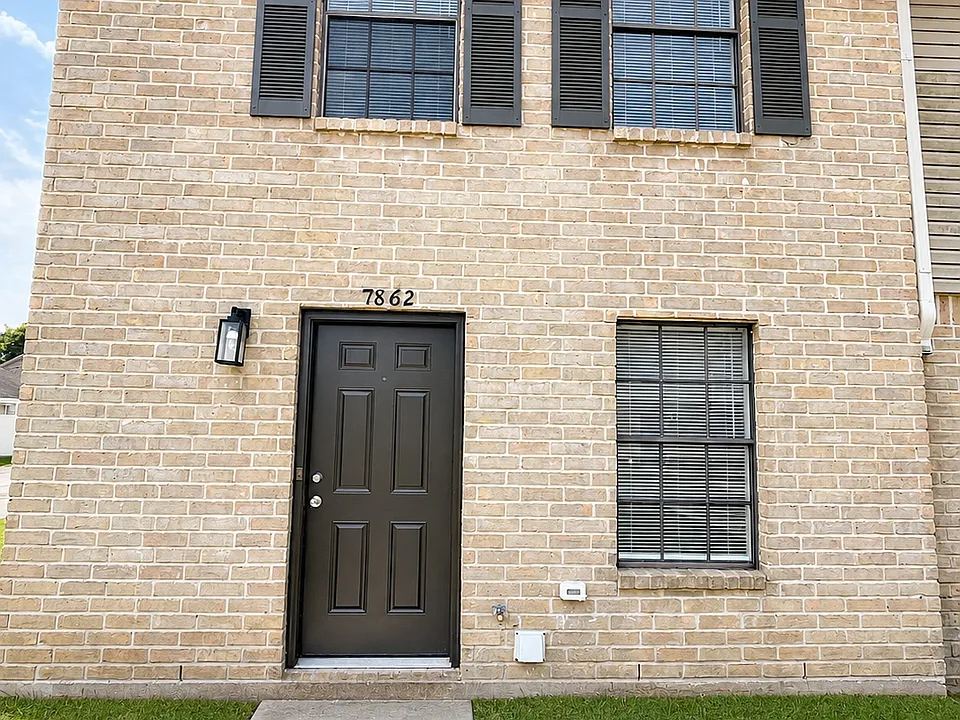 7862 Gladys Ave