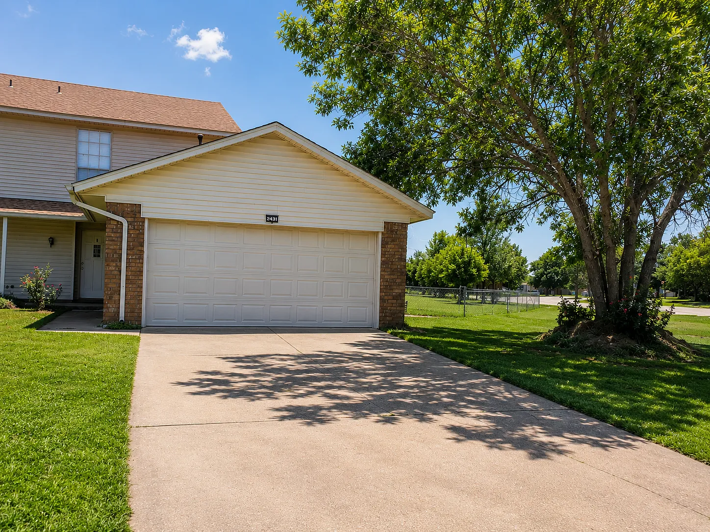 2 bed, 2.5 bath, 1200 sqft, $1,250 — Photo 1