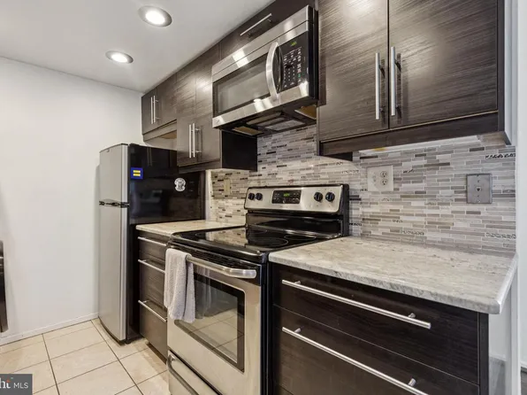 5911 Edsall Rd APT 801, Alexandria, VA 22304