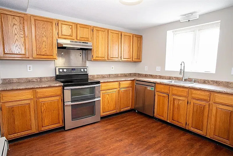 2 bed, 1.0 bath, 1027 sqft, $1,421 — Photo 1