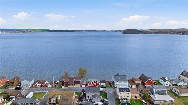 4th image of 18 Shore Avenue