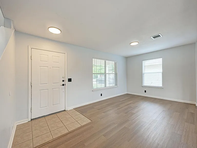 125 Holland St — Photo 7