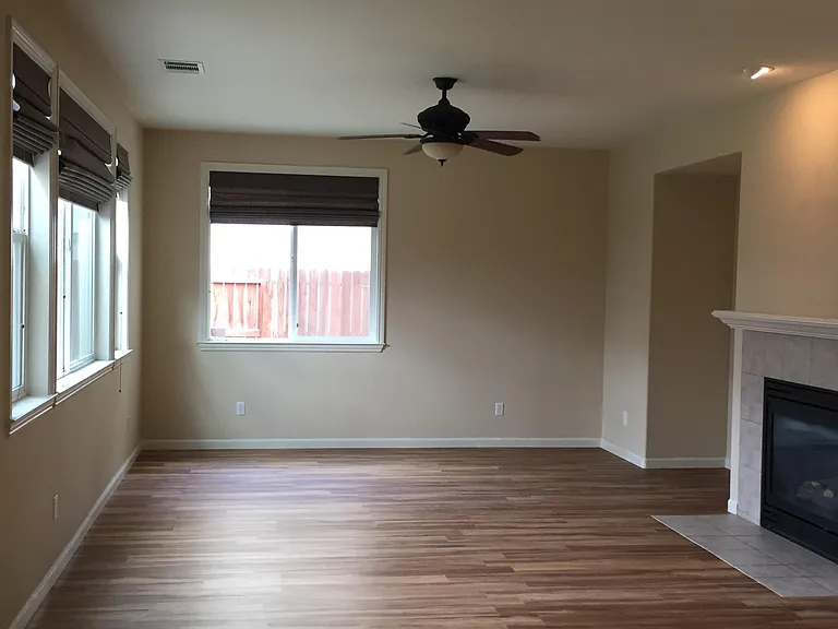 3121 Knightsbridge Dr — Photo 7