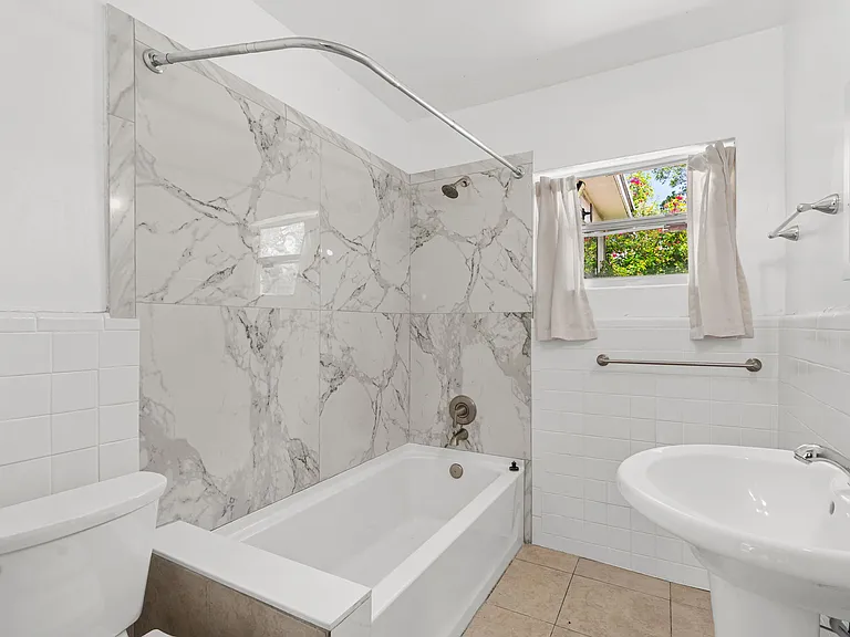 522 Florida Ave — Photo 13