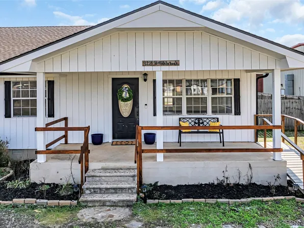 1215 W Tahlequah Ave, Sulphur, OK 73086