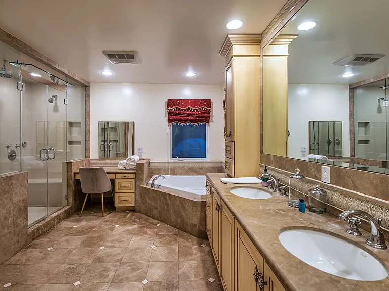 1915 Loma Vista Dr — Photo 11