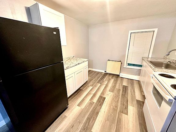 2nd image of 646 Main Rd N