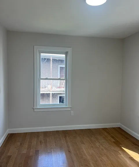 6 Hallam St #2 — Photo 2