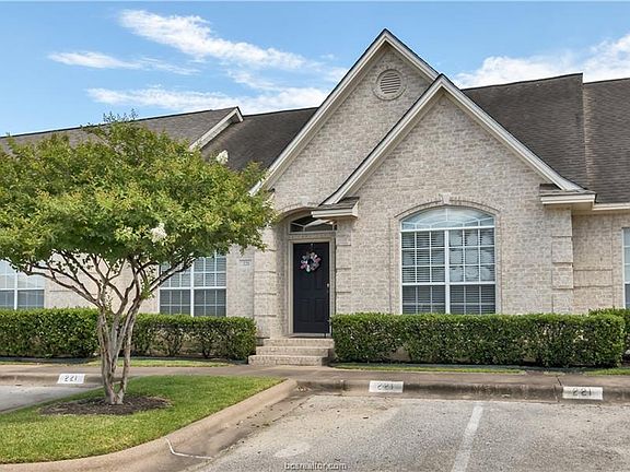 2nd image of 221 Navarro Dr