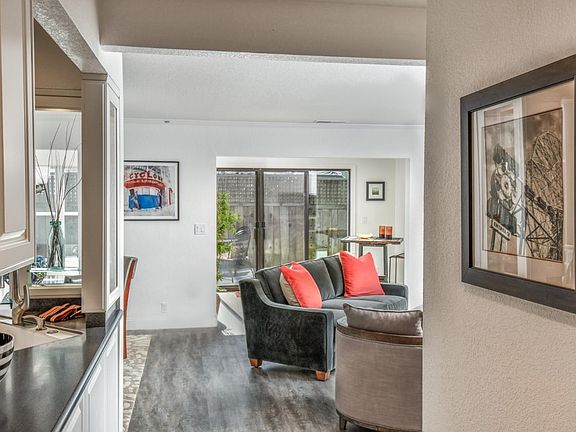 5th image of 695 Harbor Cove Ln