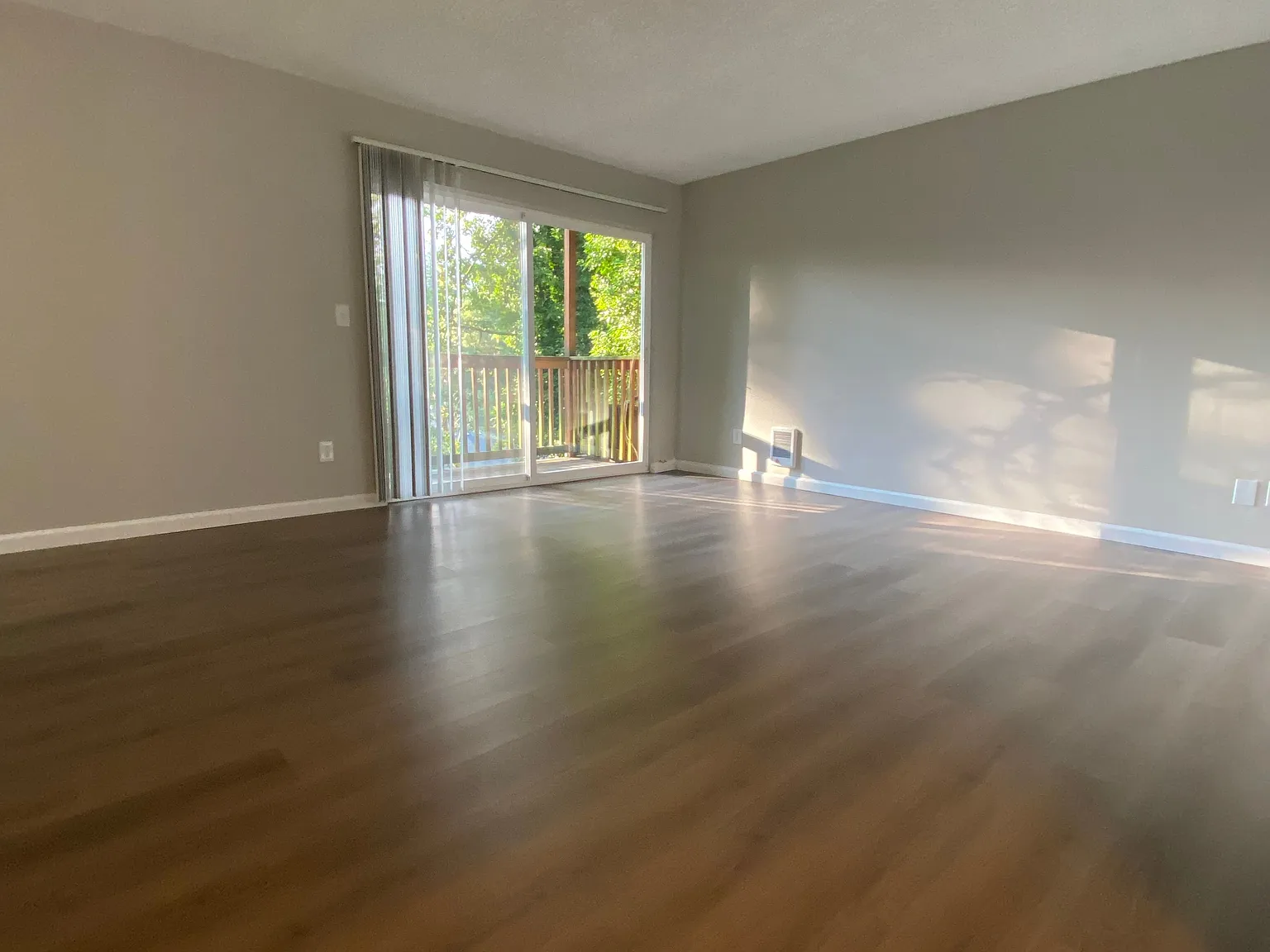 2 bed, 825 sqft, $1,649 — Photo 2