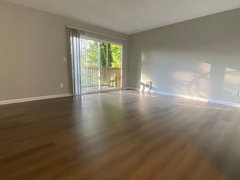 1011 SW Curry St #10 — Photo 3