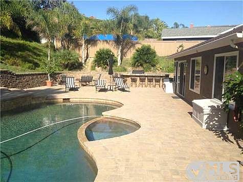 2nd image of 912 Poppy Ln