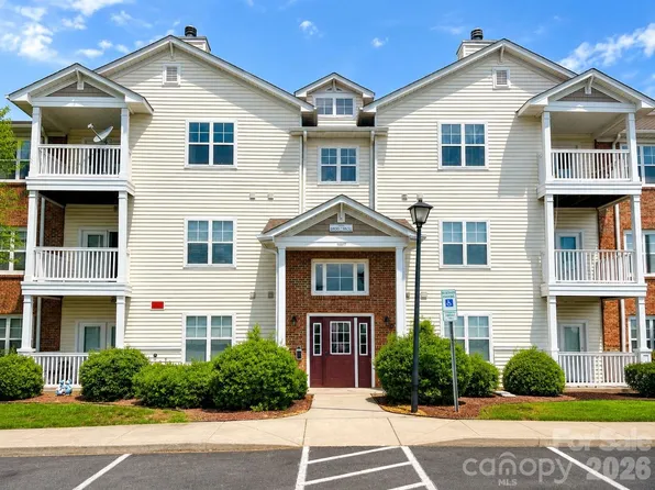 9813 Hyde Glen Ct, Charlotte, NC 28262