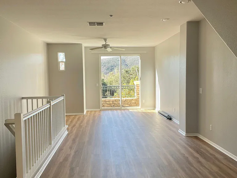 Open floor plan family room- middle level