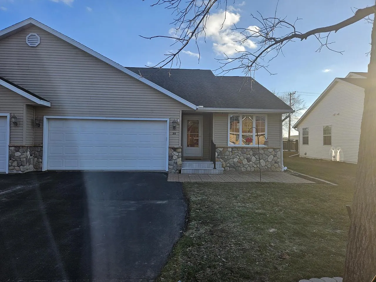 213 Westward DRIVE photo 1