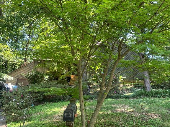 2nd image of 3209 Cedar Bluff Dr NE