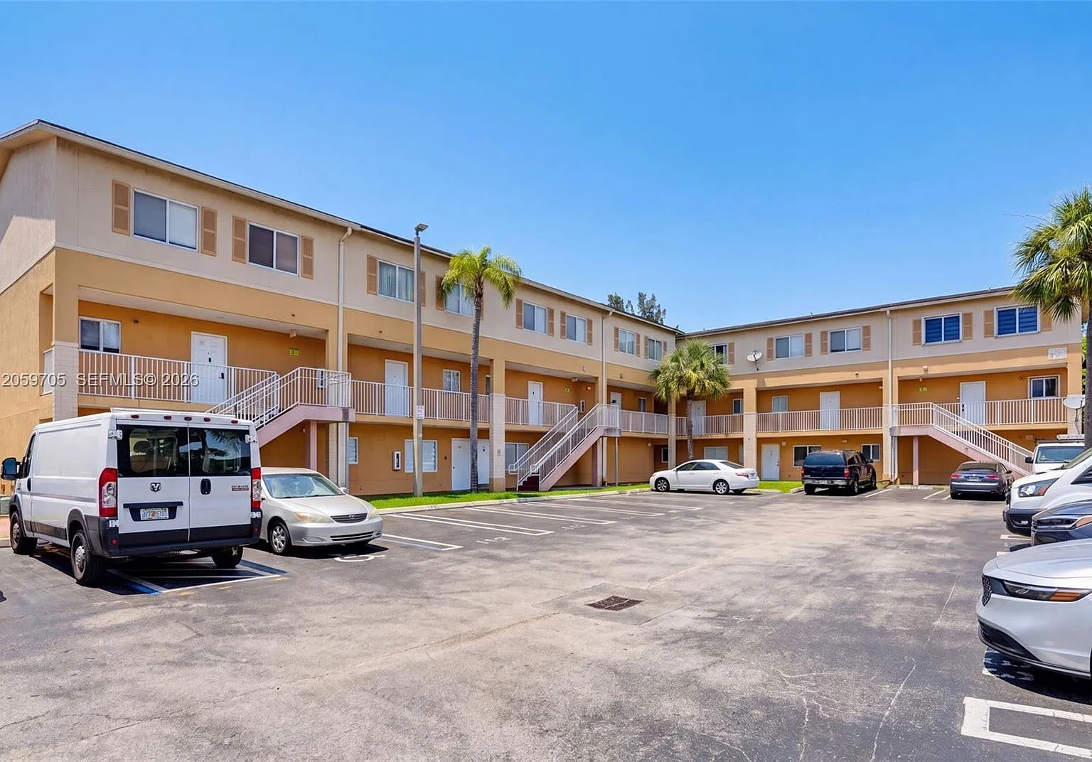 3 bed, 1220 sqft, $2,600 — Photo 1