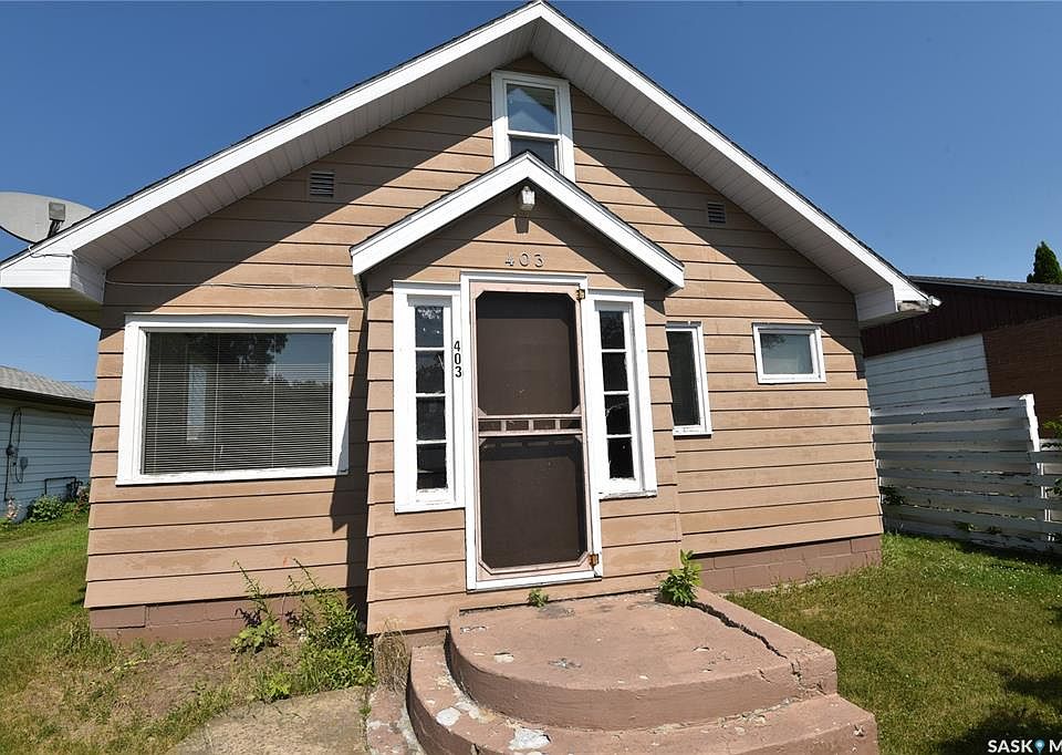 1st image of 403 2nd STREET W