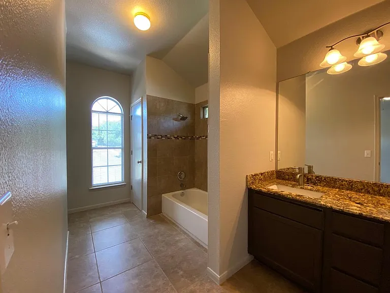 1129 Stephanie Lee Ln — Photo 8