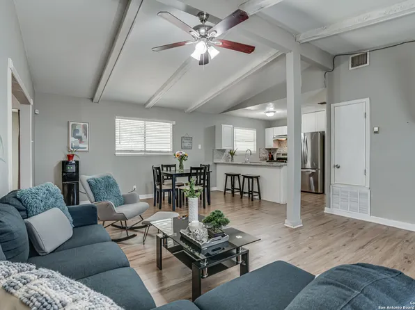 5011 Village Lawn, San Antonio, TX 78218