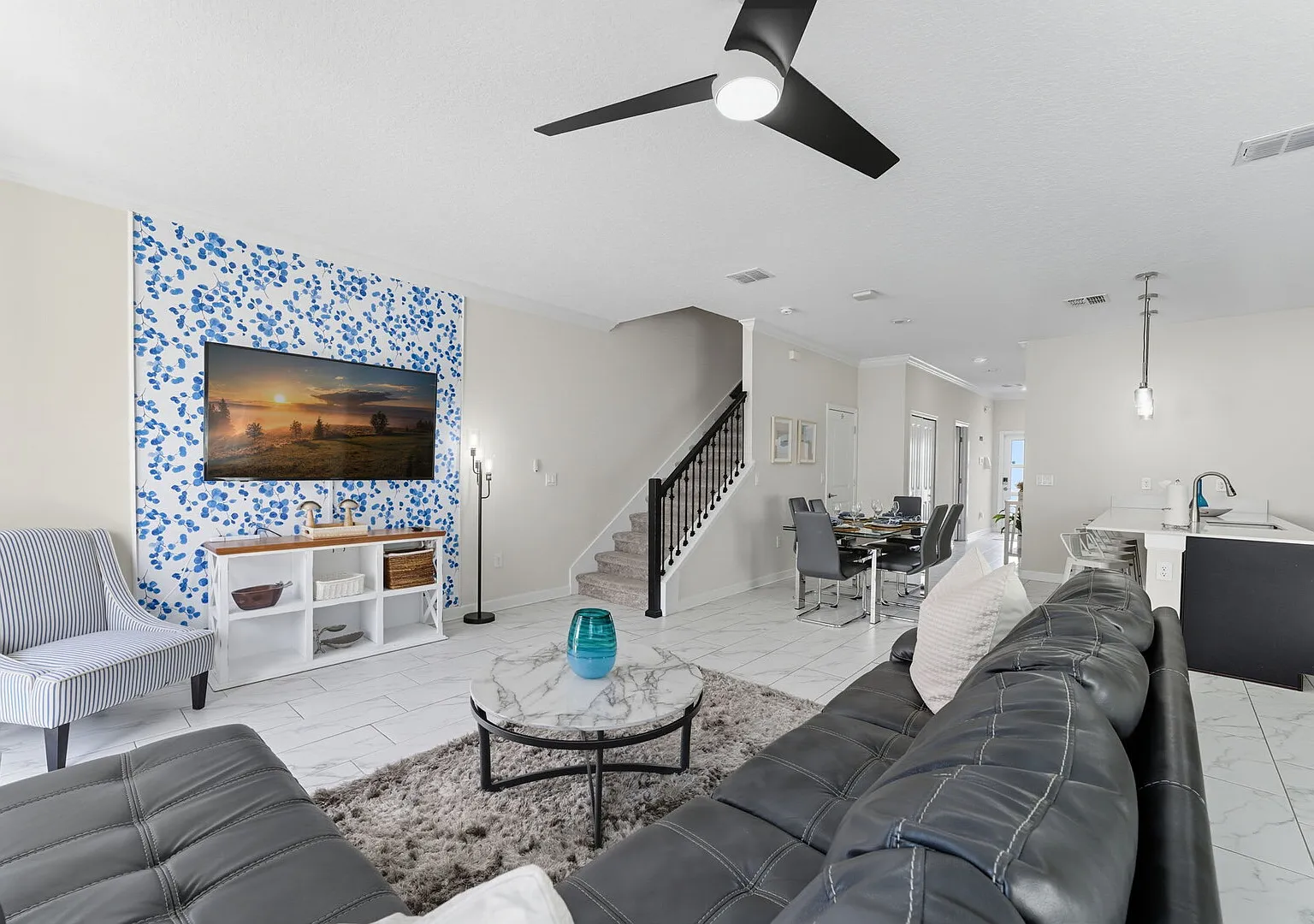 Modern 5BR Retreat, Pool, Water Park & More — Photo 1