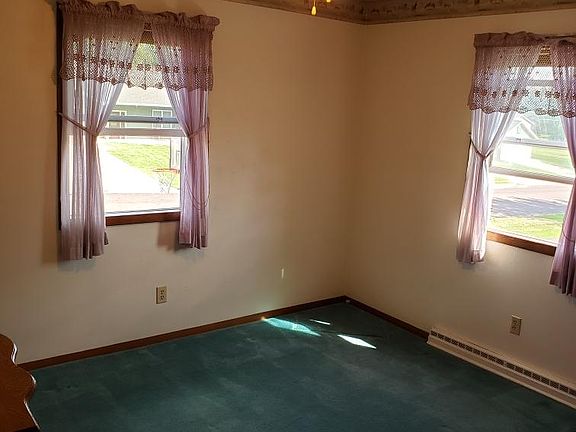 4th image of 233 N Park St