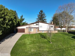 12542 Greenhill Dr, Grand Blanc, MI 48439