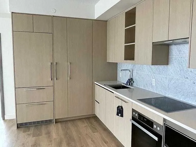 85 McMahon Dr #1502 — Photo 3