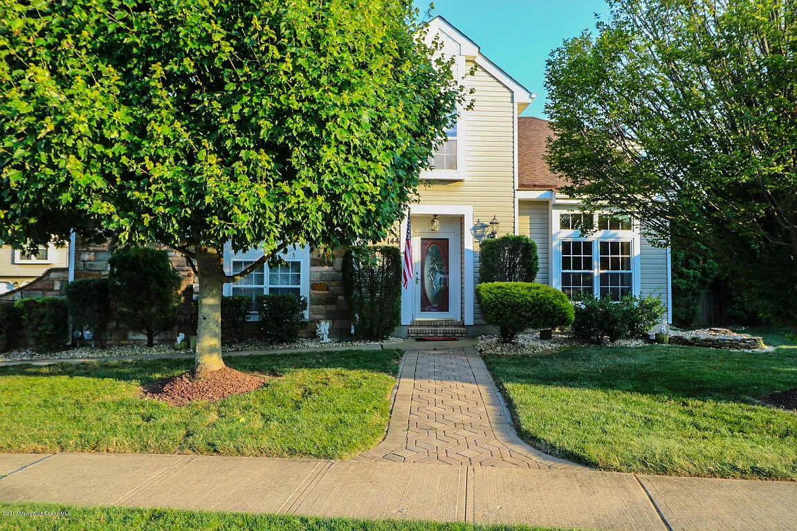 144 Kentucky Way photo 1