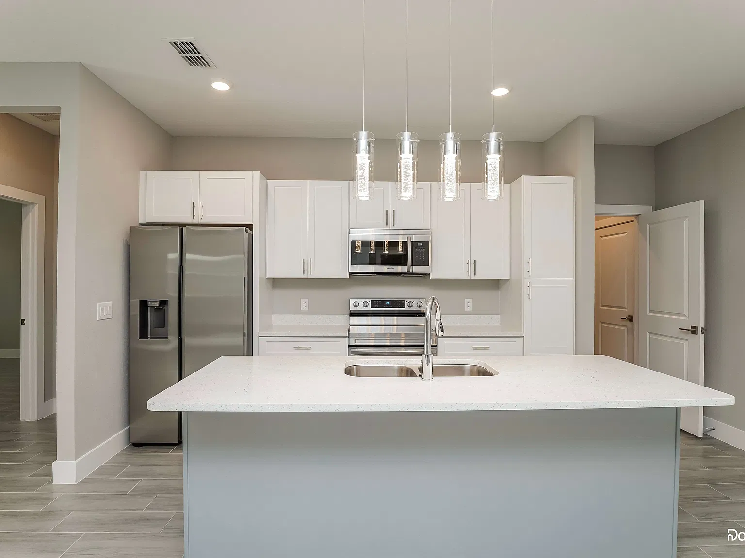 4 bed, 2.0 bath, 1670 sqft, $1,870 — Photo 3