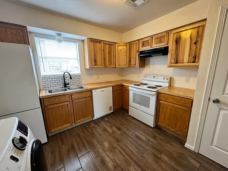 225 Desert Rose Ct #4C — Photo 2