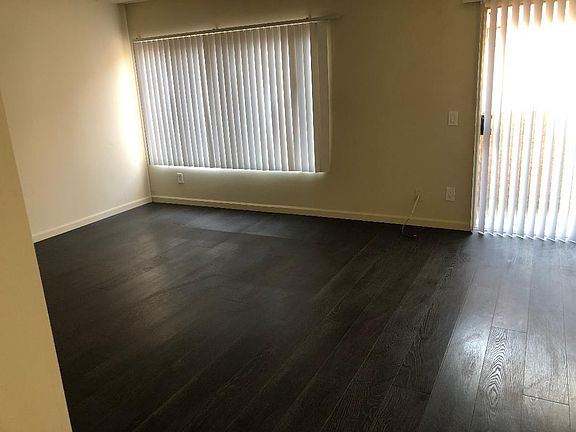 3rd image of 433 N Jackson St APT 212