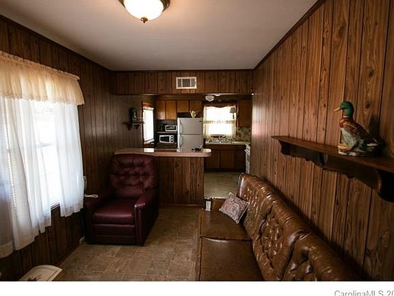 5th image of 323 Oakwood Cir