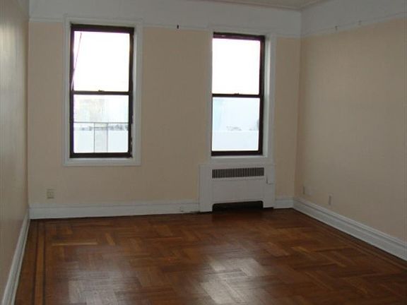 5th image of 2710 Newtown Ave APT 6C