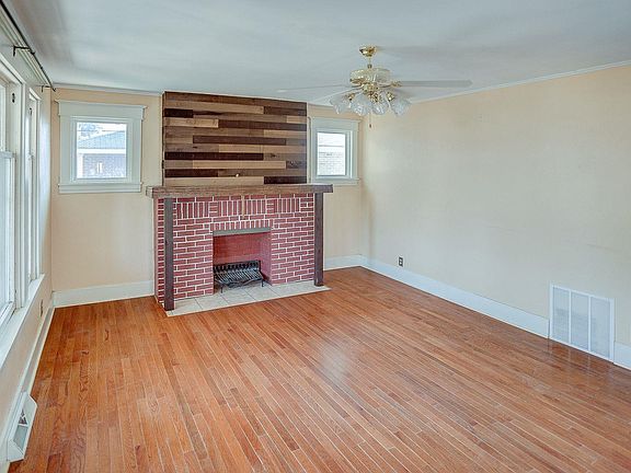 5th image of 676 E Acton Ave