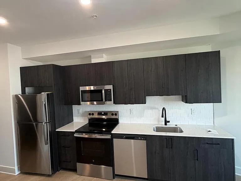 635 N 5th St #404 — Photo 9