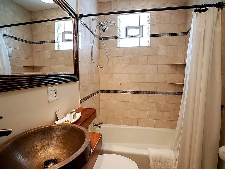 1916 W Roscoe St #2 — Photo 3