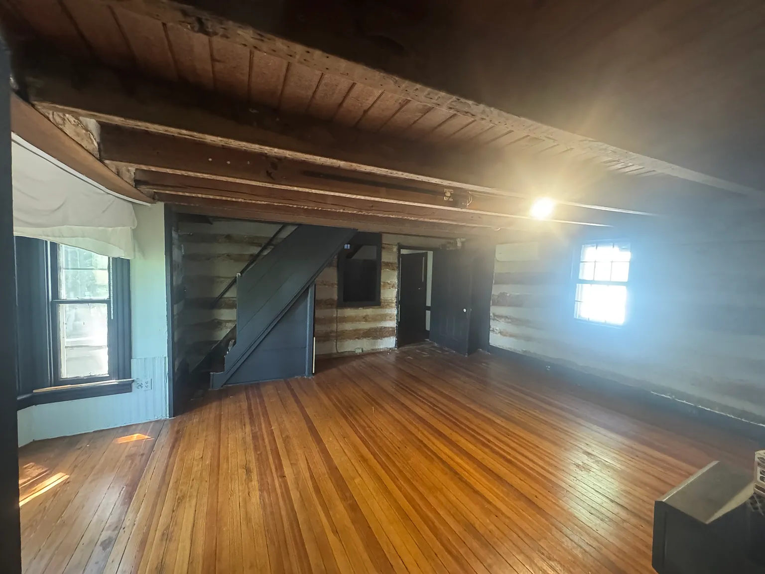 4 bed, 2852 sqft, $1,975 — Photo 2