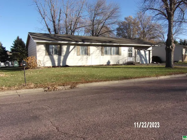 1820 Avenue H, Hawarden, IA 51023