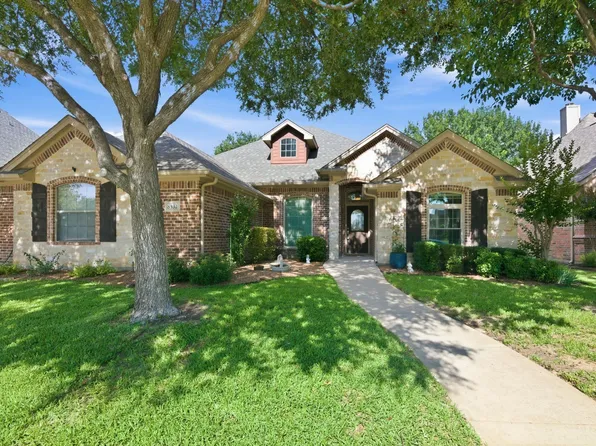 8332 Valley Oaks Dr, North Richland Hills, TX 76182
