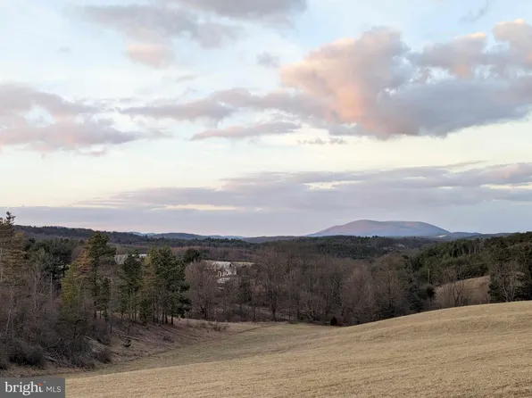 Longmoor Ln, Waterfall, PA 16689